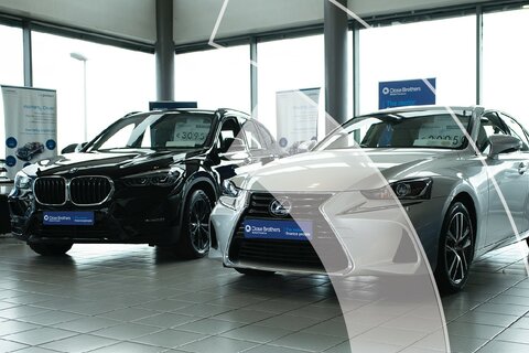 Image with 3 cars in the background